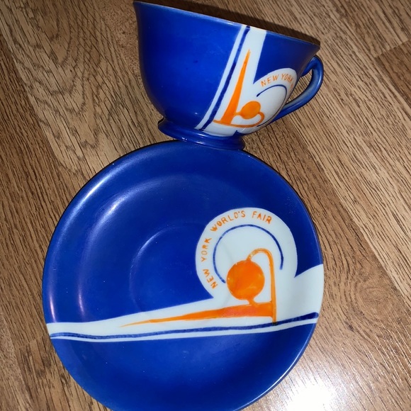 Vintage NEW YORK worlds fair cup and saucer - Picture 1 of 6